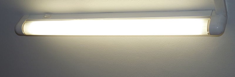 Shining fluorescent lamp